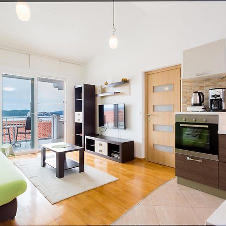 Apartment Mia - Spacious Apartment On 85 M2 With Beautiful Sea View Trogir Buitenkant foto