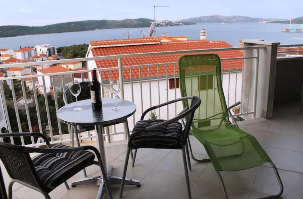 Apartment Mia - Spacious Apartment On 85 M2 With Beautiful Sea View Trogir Buitenkant foto