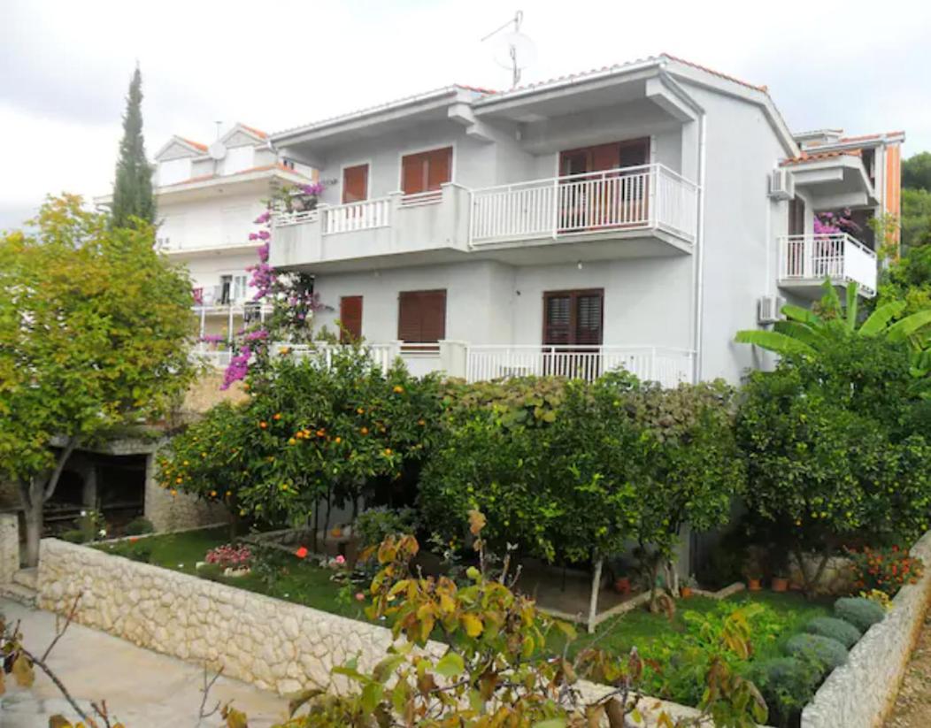 Apartment Mia - Spacious Apartment On 85 M2 With Beautiful Sea View Trogir Buitenkant foto