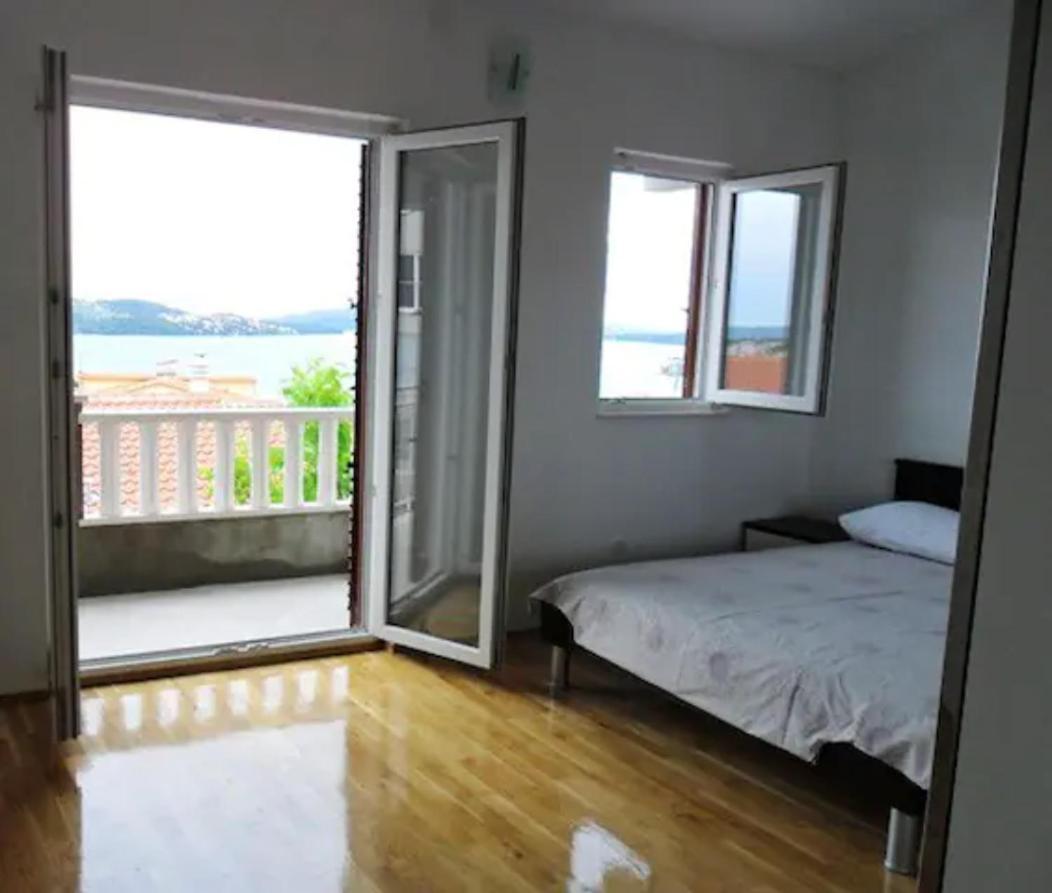 Apartment Mia - Spacious Apartment On 85 M2 With Beautiful Sea View Trogir Buitenkant foto