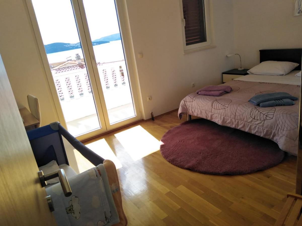 Apartment Mia - Spacious Apartment On 85 M2 With Beautiful Sea View Trogir Buitenkant foto
