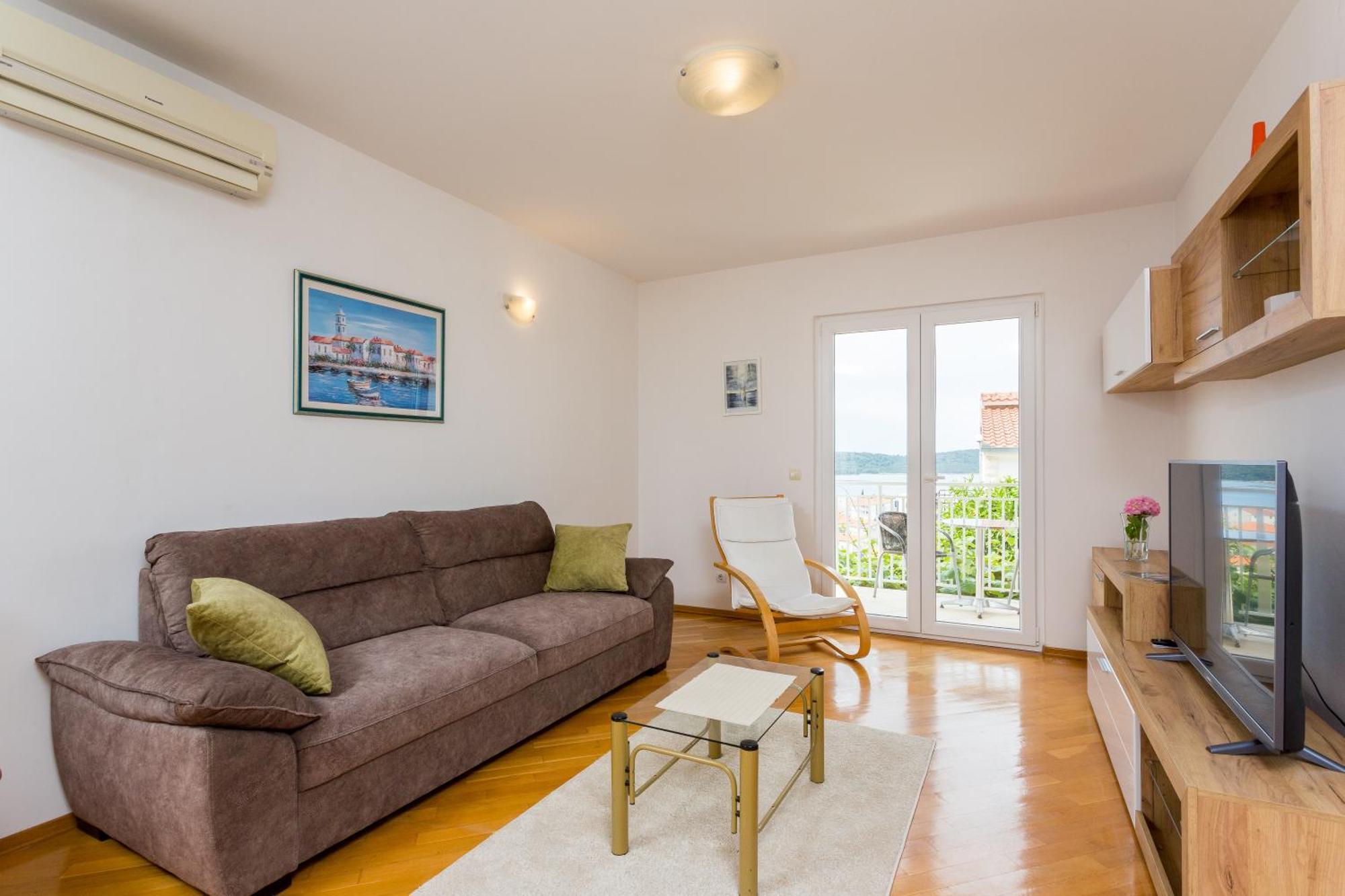 Apartment Mia - Spacious Apartment On 85 M2 With Beautiful Sea View Trogir Buitenkant foto