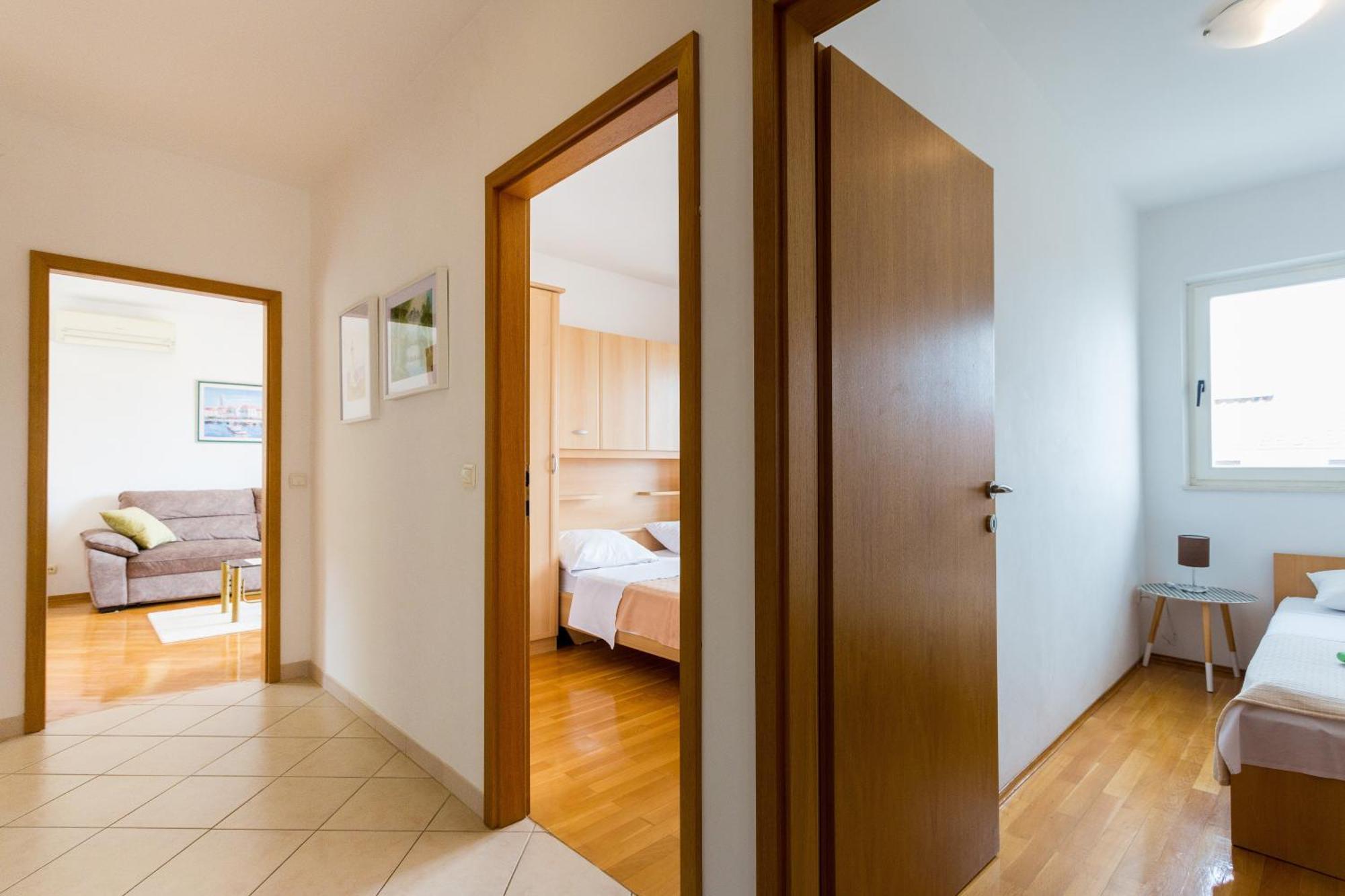 Apartment Mia - Spacious Apartment On 85 M2 With Beautiful Sea View Trogir Buitenkant foto