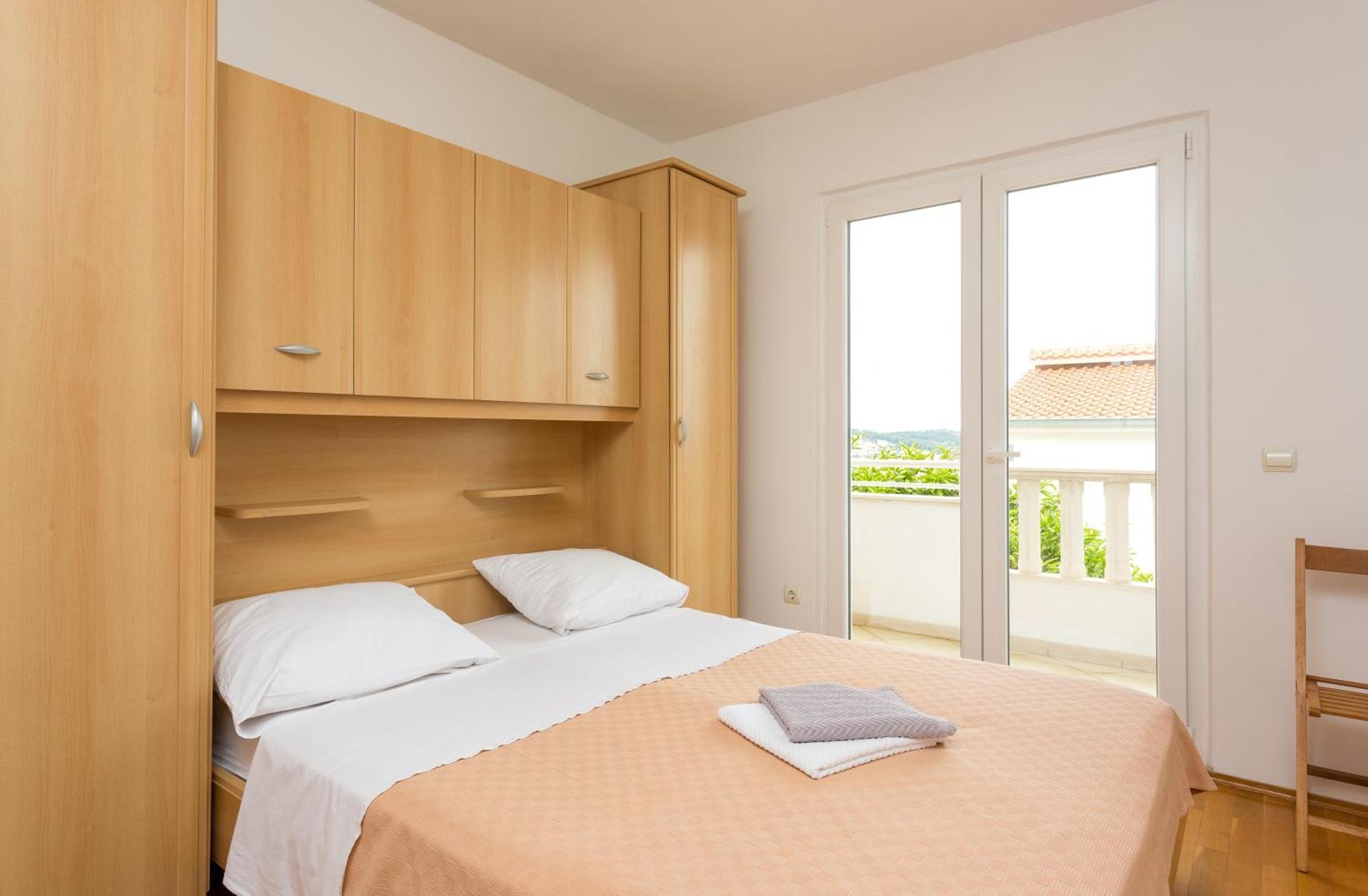 Apartment Mia - Spacious Apartment On 85 M2 With Beautiful Sea View Trogir Buitenkant foto