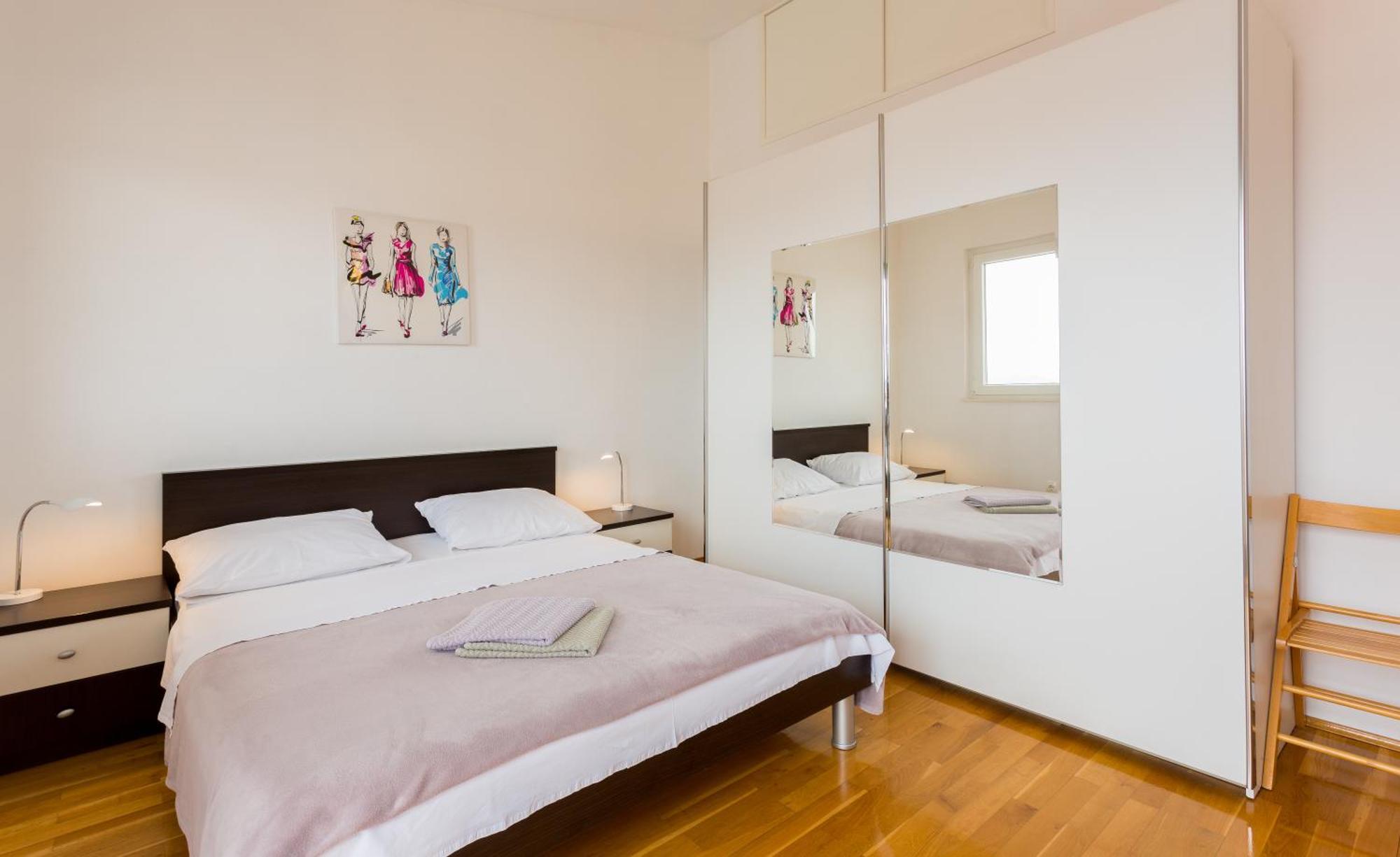 Apartment Mia - Spacious Apartment On 85 M2 With Beautiful Sea View Trogir Buitenkant foto
